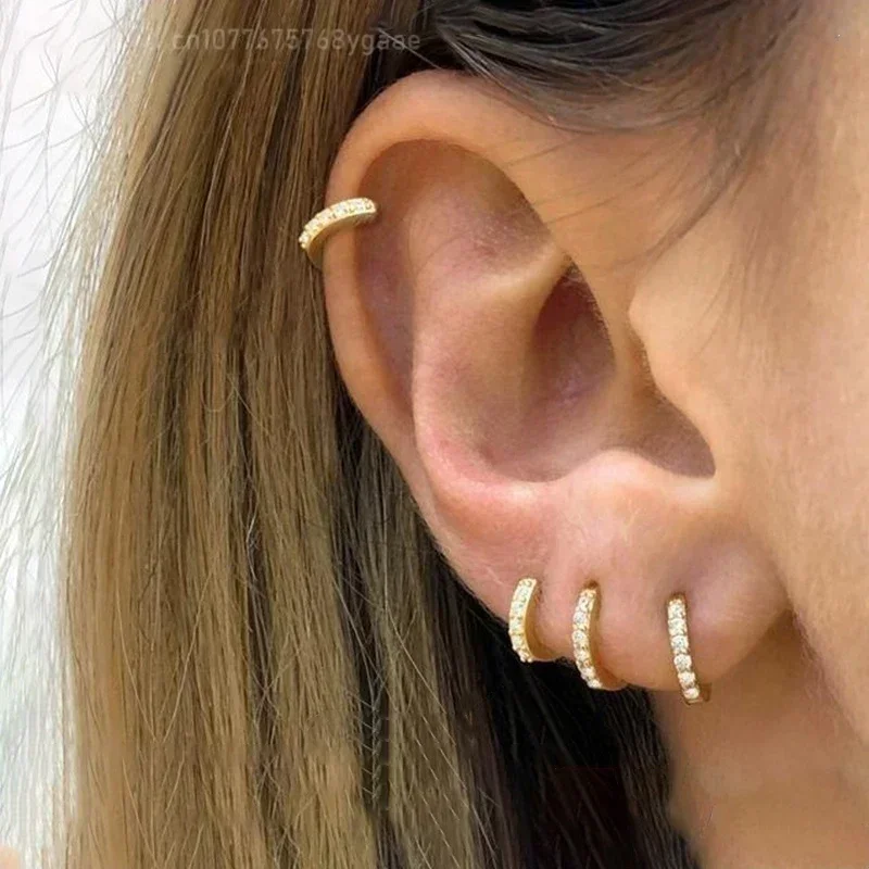 Huggie Hoop Earrings For Cartilage Helix Tragus In Gold And - Foto 7