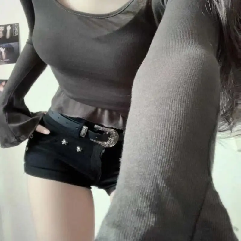 Black pants (with belt)