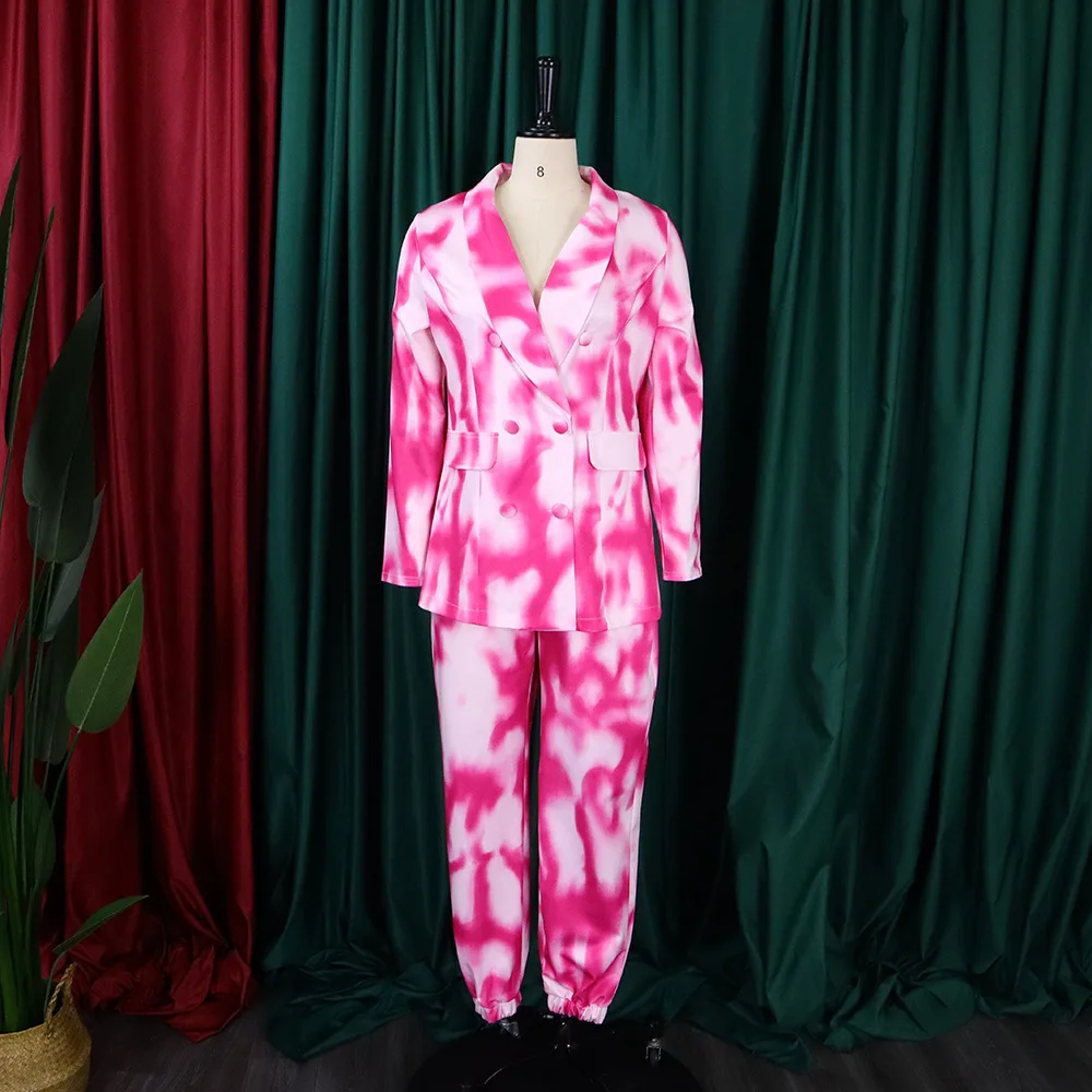 Рисунок 5 - Женский комплект из блейзера и брюк