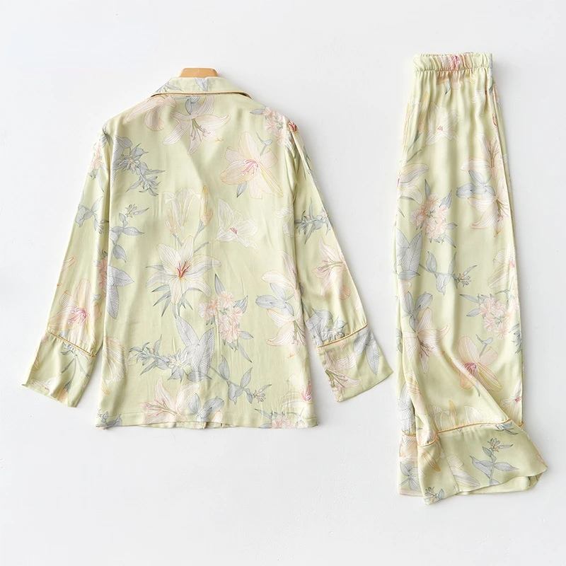 Elegant Floral Lily Print Pajama Set - Women’s Silk-like Viscose Sleepwear with Piping Details