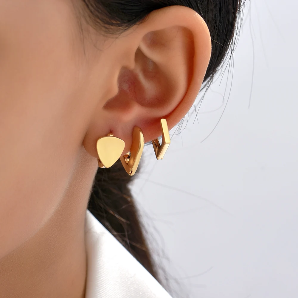 Simple Korean Geometric Heart Rhombus Piercing Huggies for Women New Trendy Gold Color Hoop Earrings Statement Jewelry