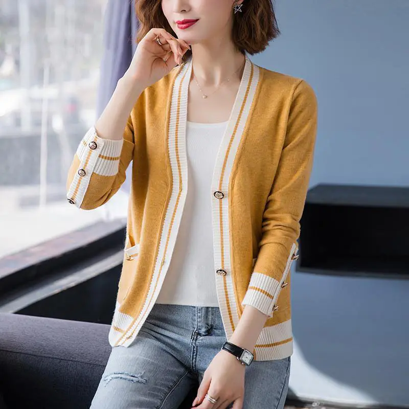 Fashion V-Neck Spliced Button Pockets Loose Shirt Women's Clothing 2023 Autumn Winter Casual Tops Long Sleeve Commute Blouse