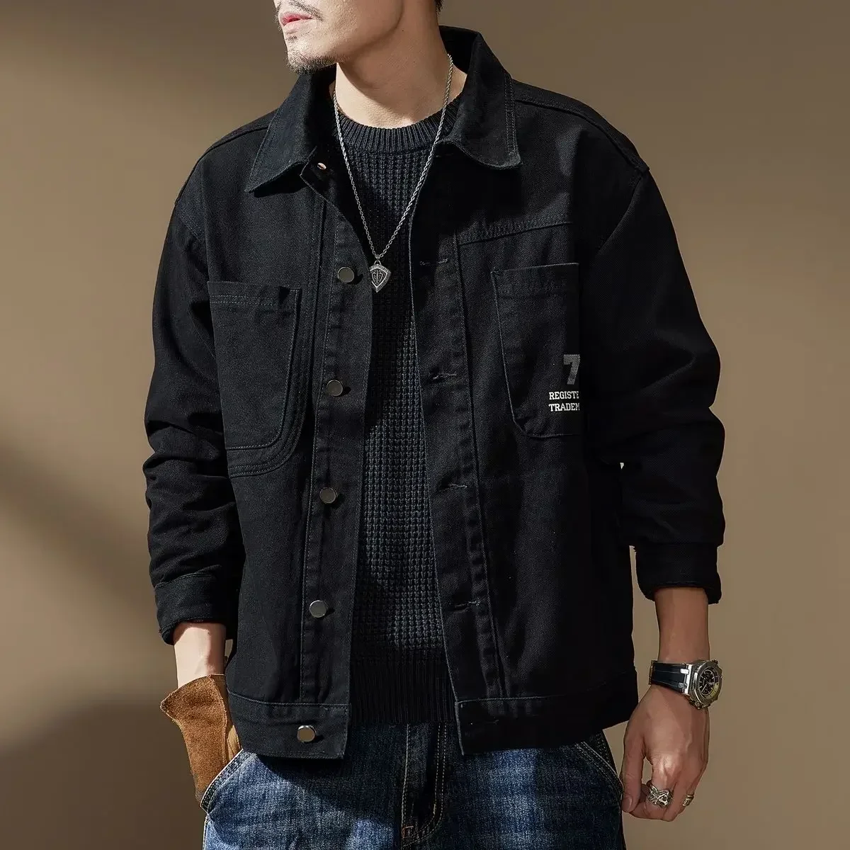 thumbnail image 1 of Con estampado de moda, abrigo vaquero suelto para hombre al precio más bajo, ropa de diseñador de bajo costo, talla L, chaquetas vaqueras elegantes y económicas para hombre, 1 of 5