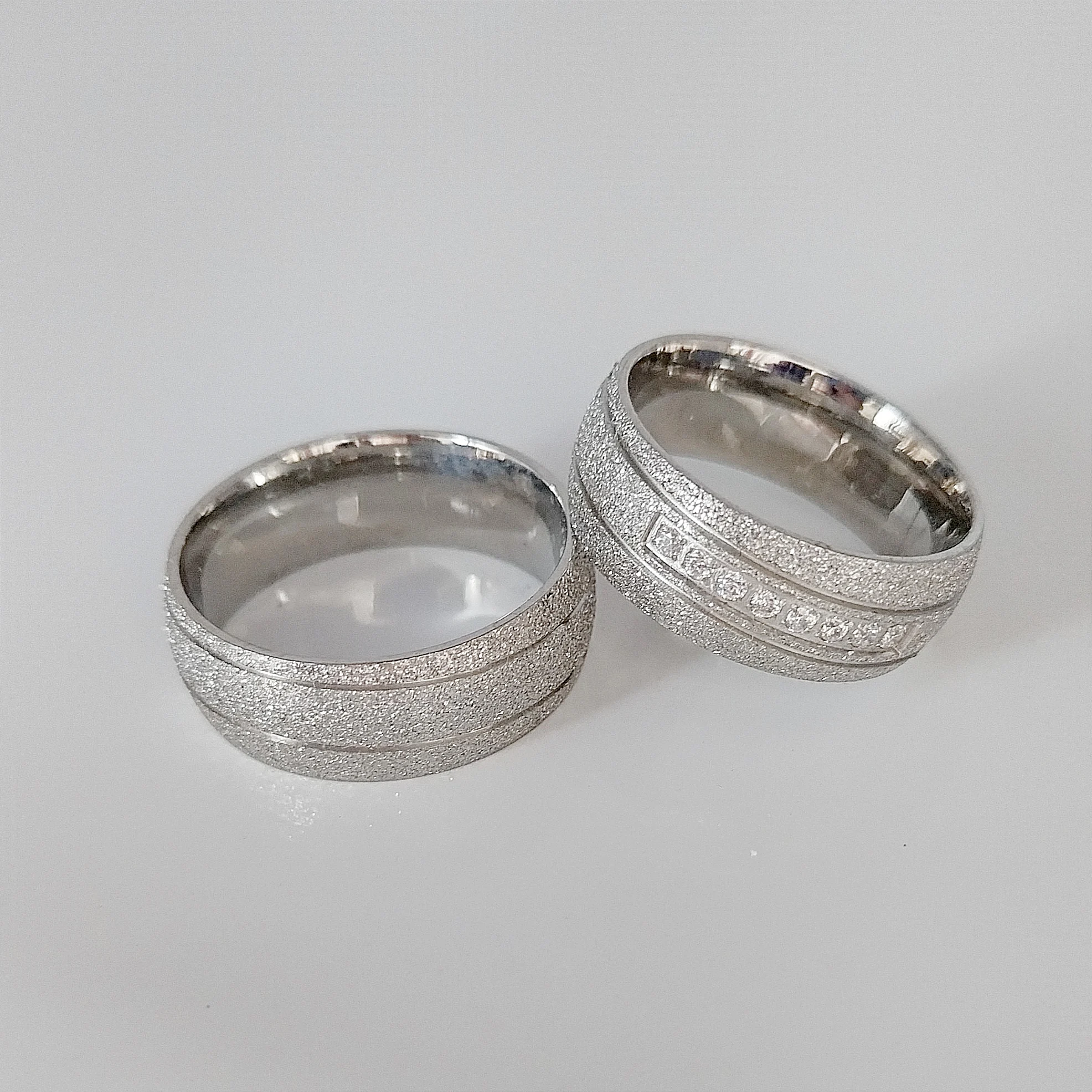 

High Quality Waterproof Swimming Wedding Rings Couple sets for men and women lovers Western silver stainless steel jewelry