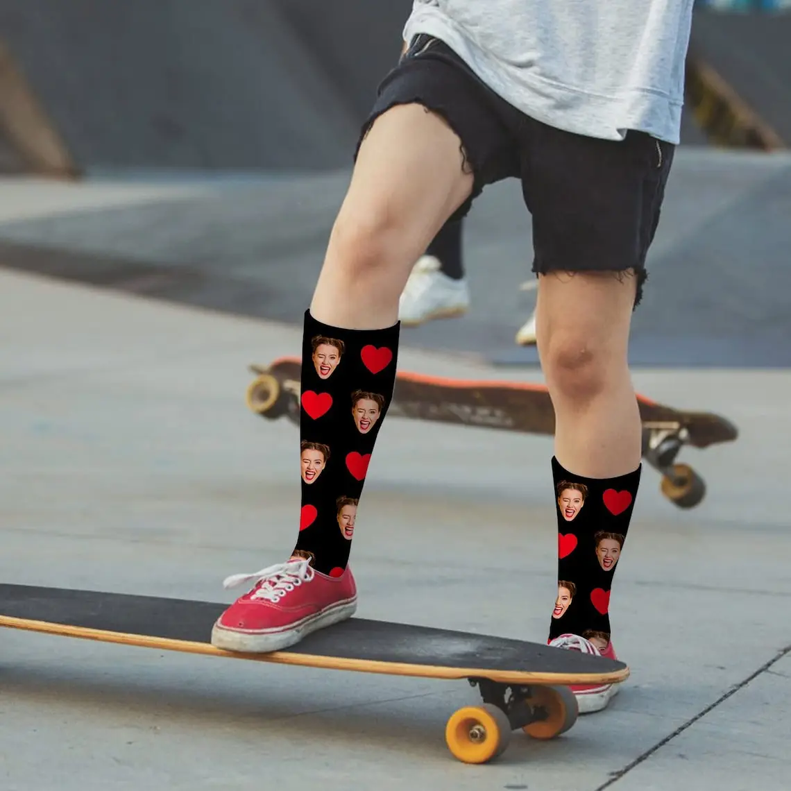 Calcetines personalizados con estampado de corazón para hombre y mujer, medias Unisex con foto impresa, imagen de Mascota, día de la madre, aniversario familiar, regalo de cumpleaños