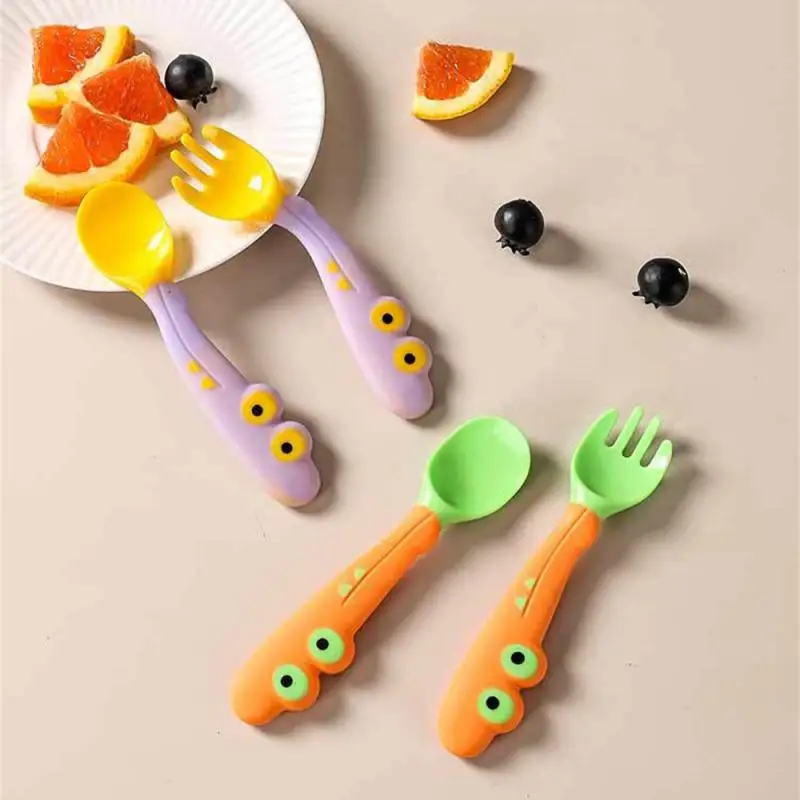 

Smooth Spoon Edge Crocodile Baby Healthy Materials 14 * 3cm Infant Eating Fork Cute And Interesting Steam Disinfection Fork