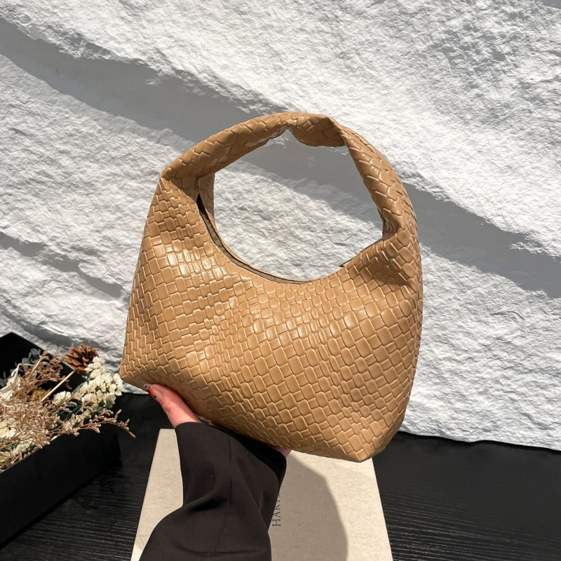 Fashion Trendy Woven Commuting Minimalist Tote Shoulder Bag Niche Design Underarm Shoulder Bag Large Capacity Shoulder Bag 2024