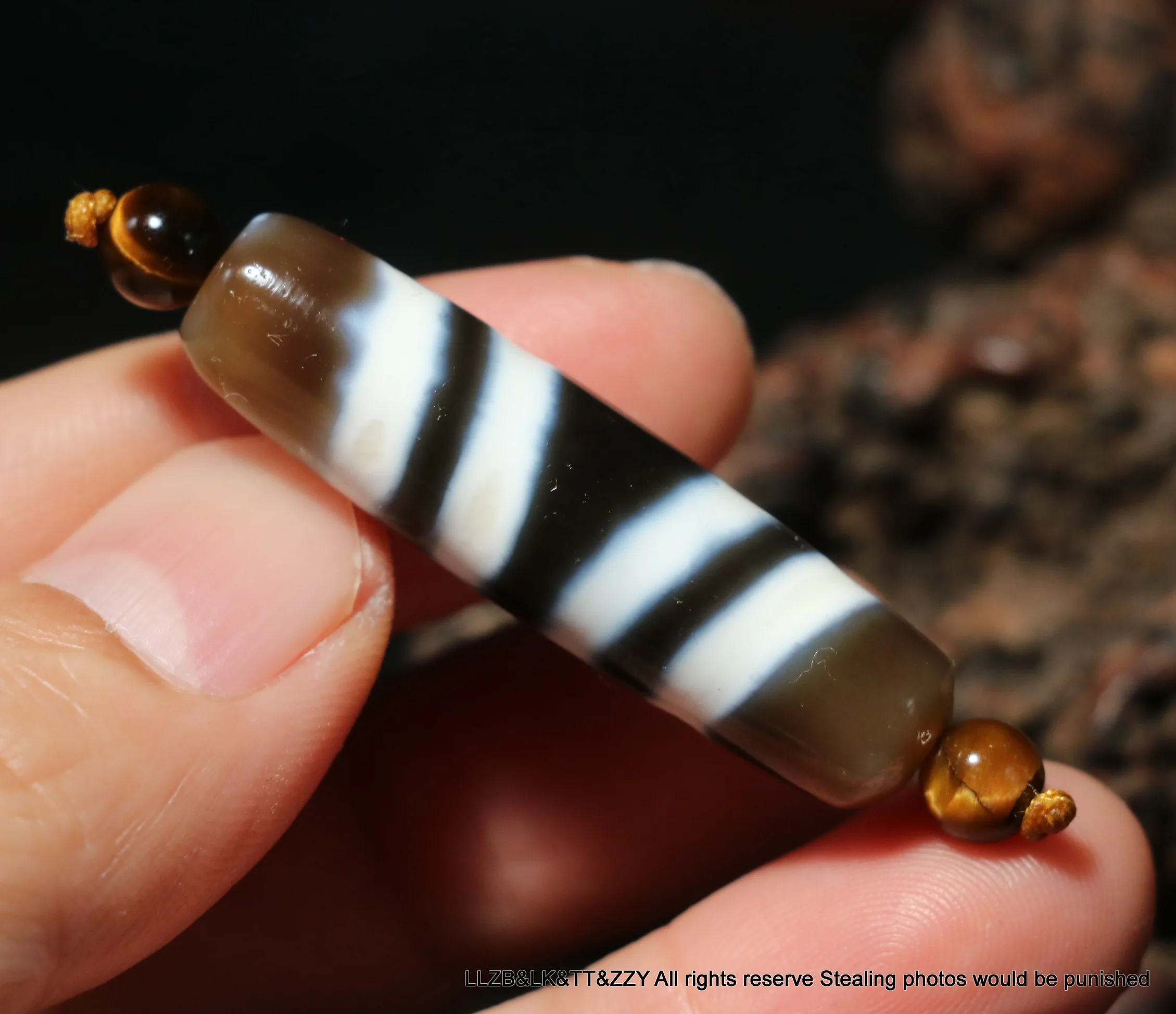 Treasure Magic Energy Tibetan old Agate Oily Patina 4 Line Healer Medicine dZi Bead Totem 1211 Talisman Lkbrother UPD221211A12