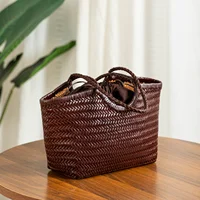 Sac fourre-tout en cuir véritable tissé à la main, sac de shopping tendance pour femmes, grande capacité, sac à bandoulière, design de luxe, panier à légumes 2