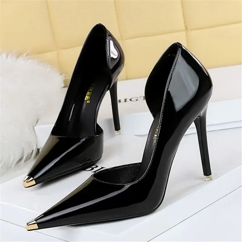 

Women 7cm 10.5cm Super High Heels Nude Pumps Sexy Bling Glossy Leather Low Heels Lady Stiletto Party Metal Toe Shoes