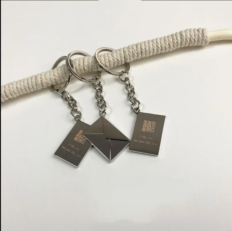 CustomQRCodeKeychainPersonalizedLetterMenWomanNameDateCarKey