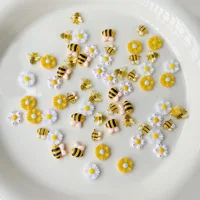 100 PIÈCES Mini Breloques en Résine pour Ongles, Motifs Abeille, Marguerite, Pot de Miel, en Forme de Tranches Plates, pour Nail Art, DIY, Colle Crème, Coque de Téléphone, Décoration Artisanale en Époxy 4