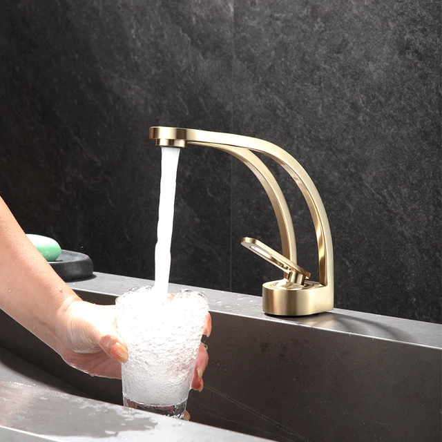 Luxury Brushed Gold โมเดิร์นห้องน้ําก๊อกน้ําดาดฟ้าติดตั้งทองเหลืองอ่างล้างหน้าก๊อกน้ําร้อนและเย็นก๊อกน้ําอ่างล้างจานสําหรับห้องน้ํา 1