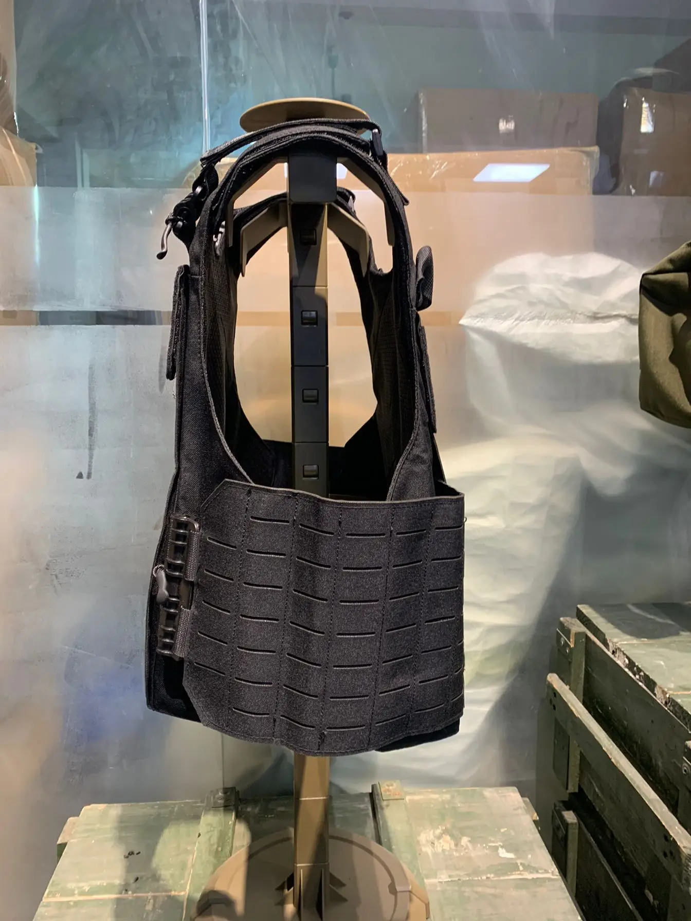 Gilet da caccia all'aperto Attrezzatura tattica leggera traspirante multifunzionale tagliata al laser - immagine 3