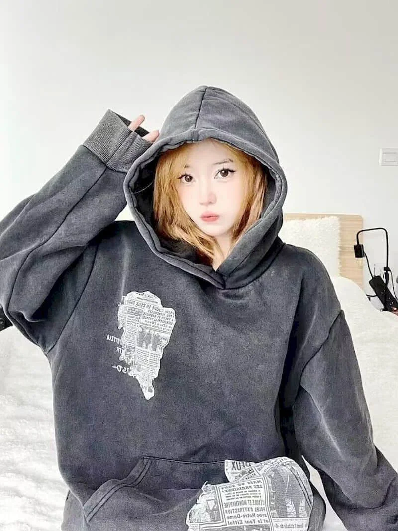パーカー WASHED EMBOSSED OVERSIZED HOODIE/ヴィンテージライクロゴオーバーダイオーバーサイズクロップドパーカー レディ ラックス オーバーサイズ パーカー / LUX OVERSIZED HOODIE