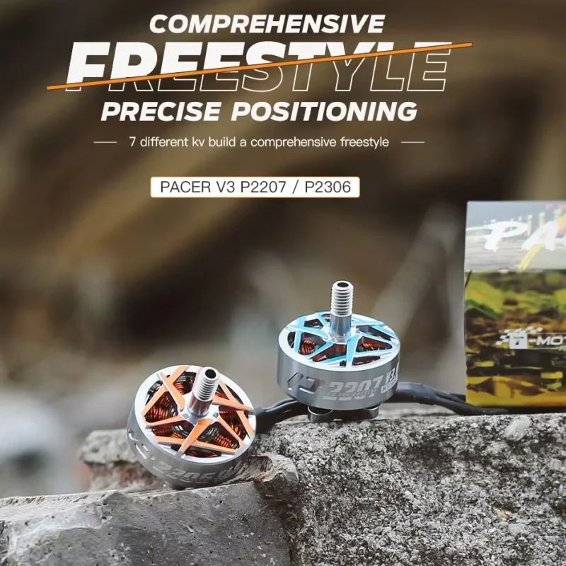 Moteur brushless P2207/P2306 V3 pour drone FPV, posé sur fond noir, avec reflets métalliques