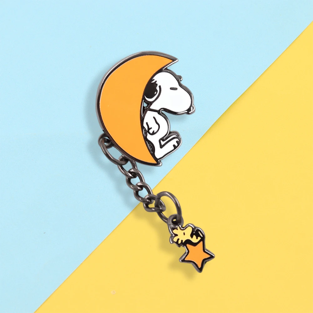 Niedlicher weißer Beagle und Freund, gelber Vogel, Emaille-Brosche, Mond, schlafender Anhänger, Stern, Kawaii-Comic-Charakter, Anstecknadel, Geschenk, Acc – Detail 8