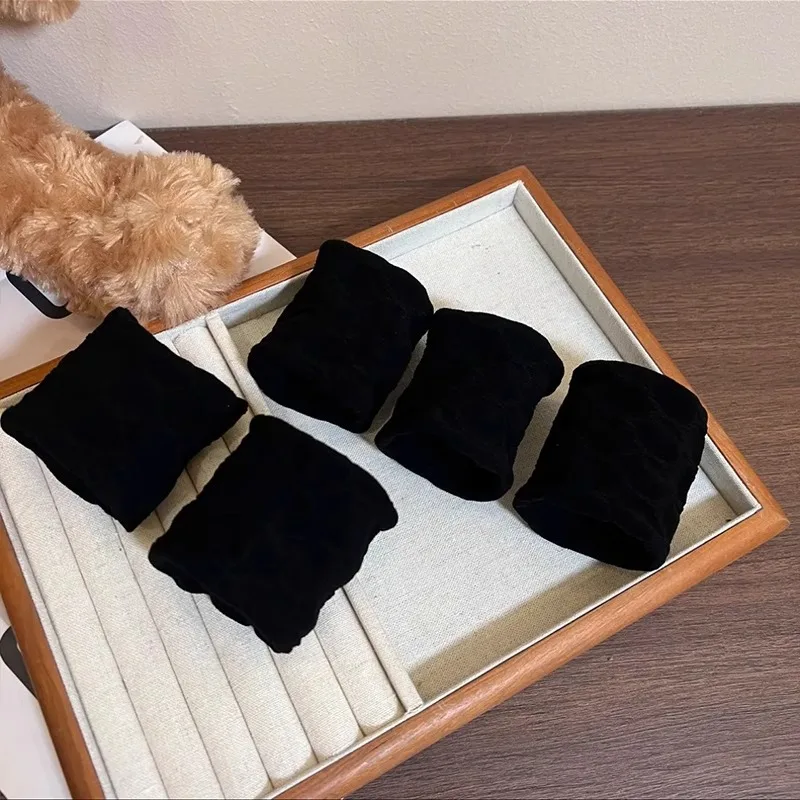 Ponytail holder set display