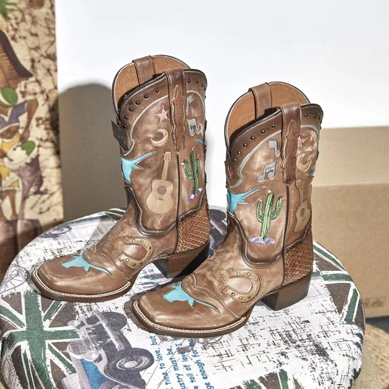 

Fashionable Graffiti Embroidered Cowboy Boots Western 2024 Spring New Rivet Thick-heeled Retro Mid Barrel Calf boots