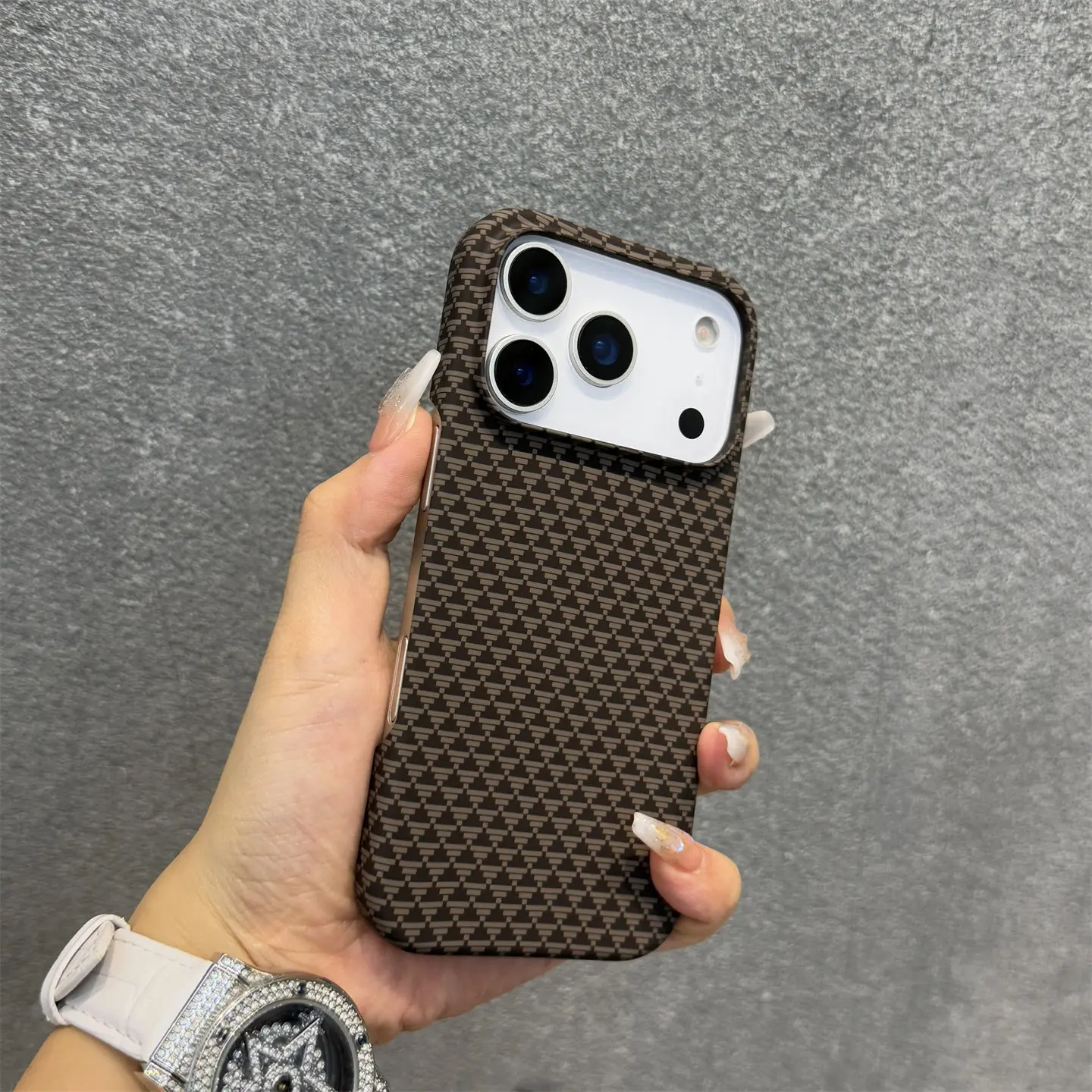 ตัวเลือกสินค้า เคส iPhone ไร้ขอบลายคาร์บอนไฟเบอร์ พร้อมชาร์จ Magsafe