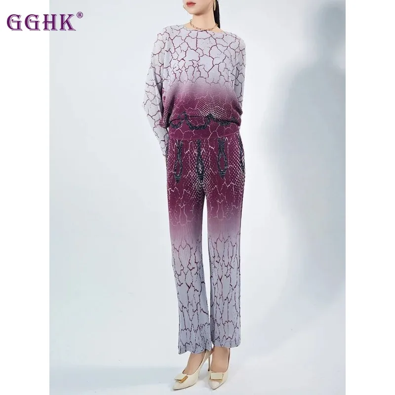 

GGHK Miyake Fashion Gradient Print Pleated 2 Pieces Set Women O-Neck Long Sleeves T-shirt and Straight Pants 2024 Spring New