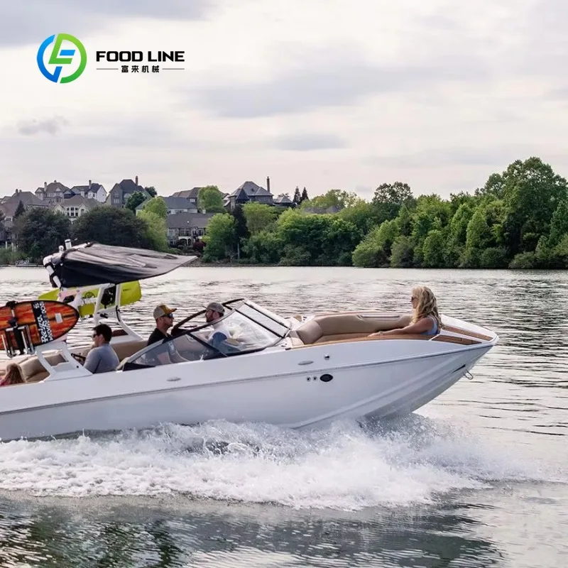 Gros plan sur un bateau RC personnalisé avec télécommande - Achetez votre bateau RC personnalisé en gros avec livraison porte-à-porte