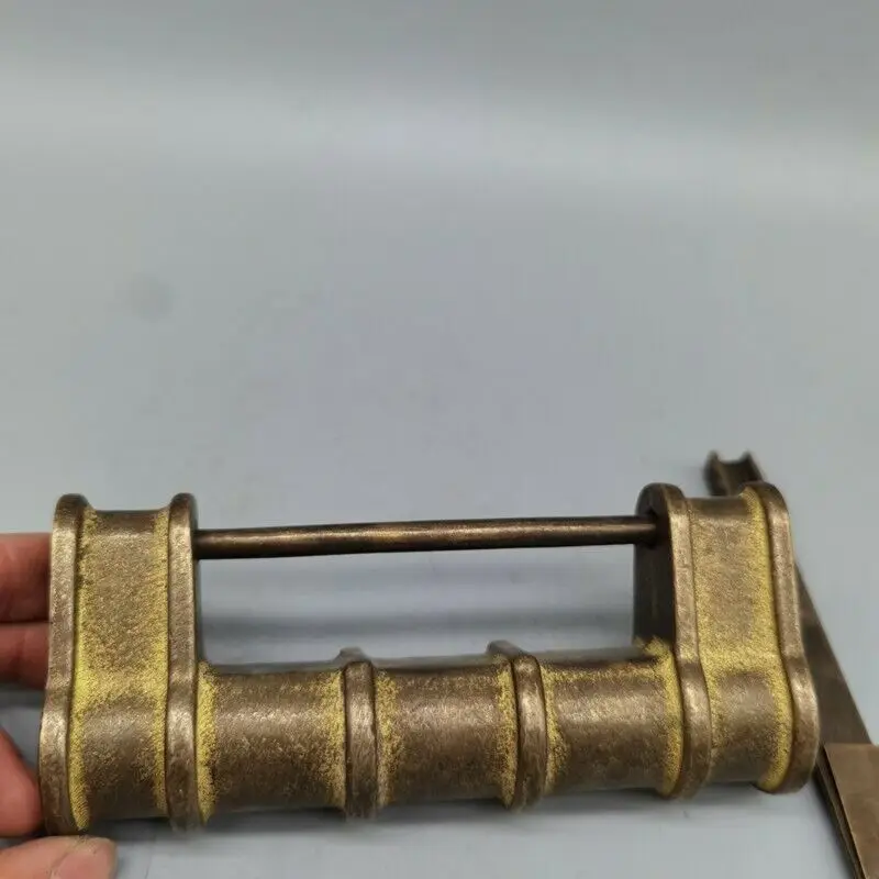 

Exquisite Old Chinese Brass Copper Handmade Old Fashioned Lock Key Statue