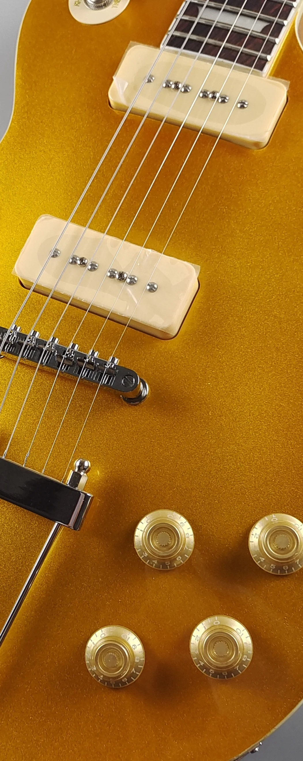 Standard electric guitar golden top silver flower basket pull plate P90 pickup lightning