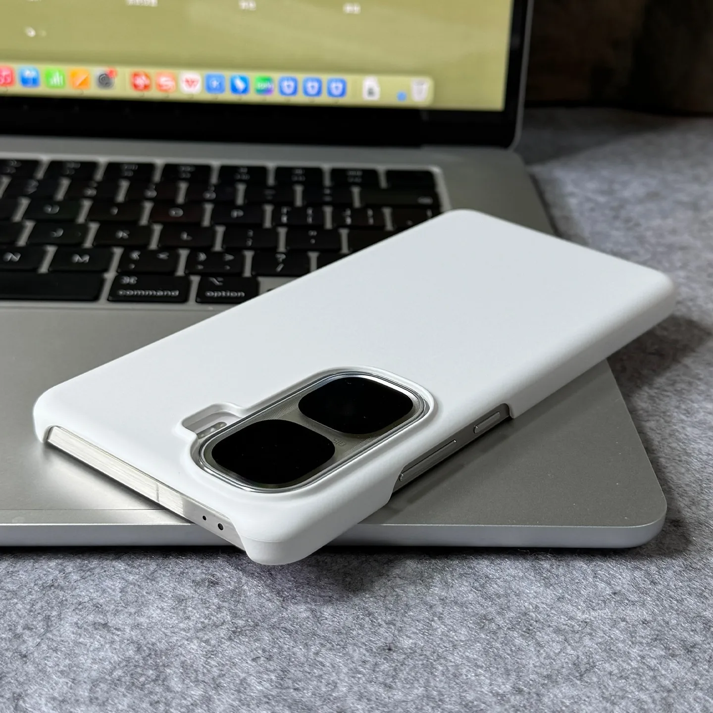 Luxury Frosted PC Heat Dissipation Shockproof Hard Back Cover with Anti-Slip Grip