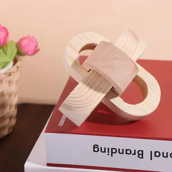 Creative Art Craft Wood Knot Ornament Handmade Hand-carved Wooden Buckle 3-Link Chain Wooden Chain Ball Table 1