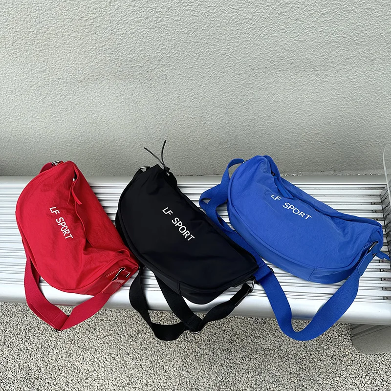 

Simple and versatile crossbody bag, large capacity crescent shaped crescent bag, casual shoulder bag for women