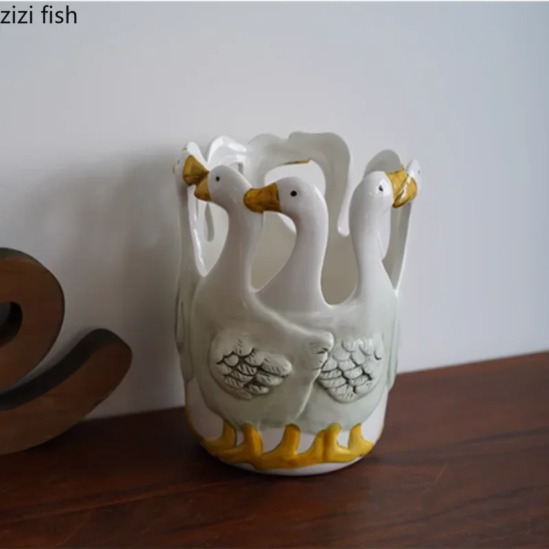 Hand Drawn Duck Shaped Ceramic Vase Animal Flowerpot Home Flower Arrangement Flower Vessels Dried Flower Vase Hydroponic Vases 4