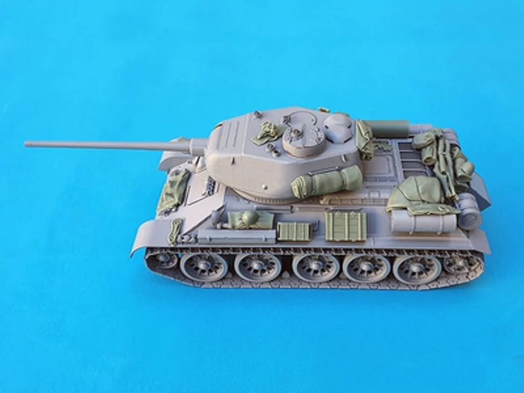 

1:35 Resin Figure Model Assembly Kit Soviet Army T34 Tank Refit Parts Unpainted (No Tank)