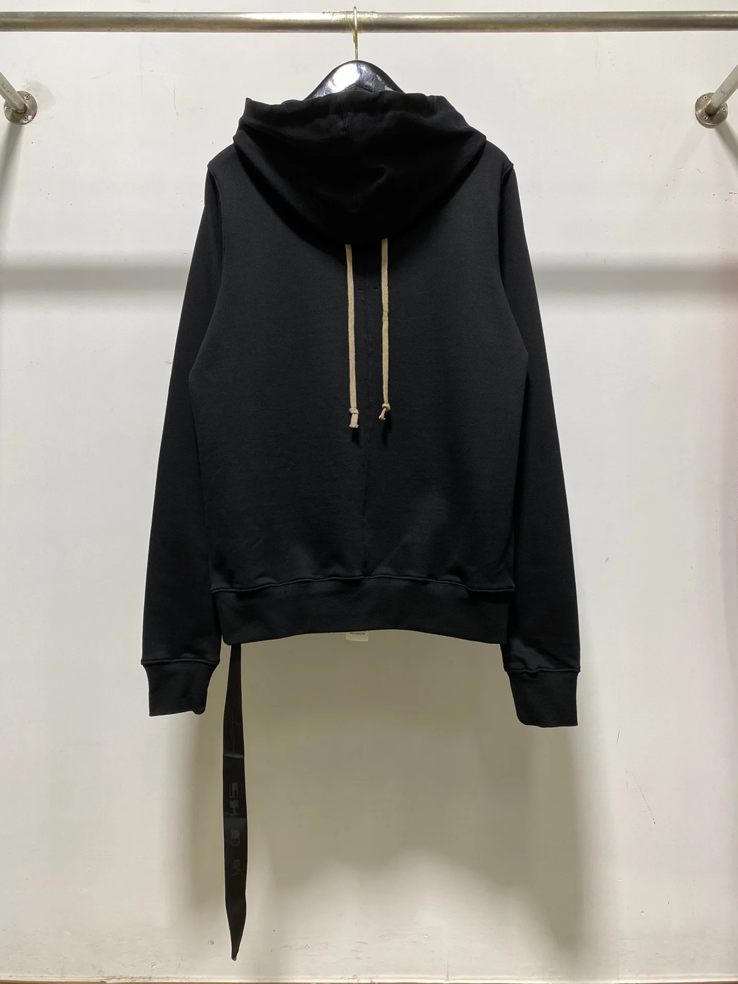 menandwomenblackhoodie.jpg