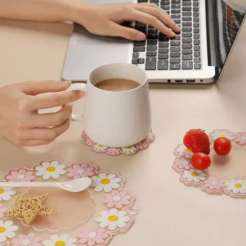 

Coaster Flower Shaped Heat Insulation Placemat Soft Rubber Dining Tableware Pot Mat Non-Slip Cup Table Mat Teacup Pad