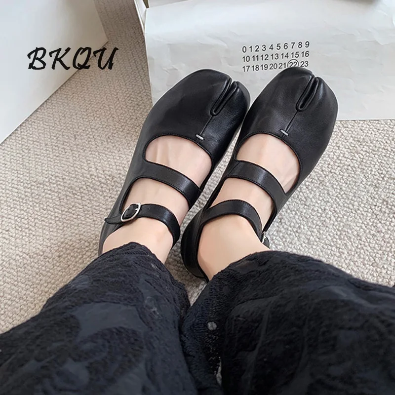

BKQU Fashion New Women's Mary Jane High Quality Double Breasted Pig Trotter Shoes Split Toe Lolita Comfortable Flat Shoes