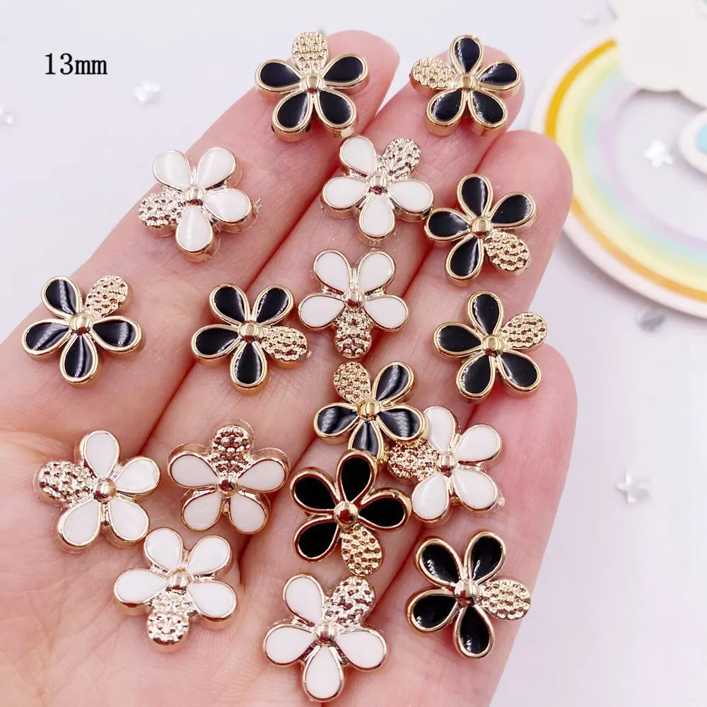 50pcs 다채로운 아크릴 화이트/블랙 컬러 황금 꽃 플랫 백 버튼 Applique DIY 스크랩북 장식품 공예 Accessorie V02