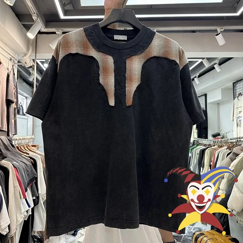 

Креативная футболка в стиле хип-хоп с цветными блокировками