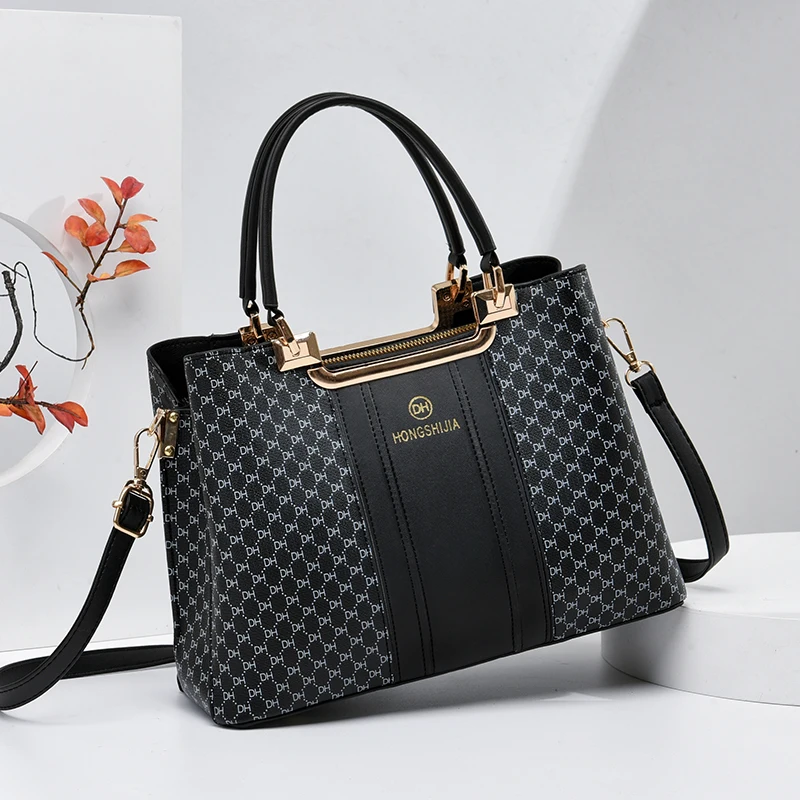 حقيبة يد نسائية عصرية في منتصف العمر، تتميز بتصميم...