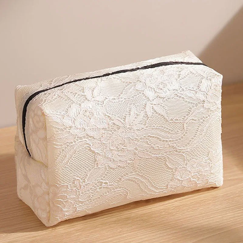 Necessaire de maquilhagem em renda e rede para viagem_voghion.com