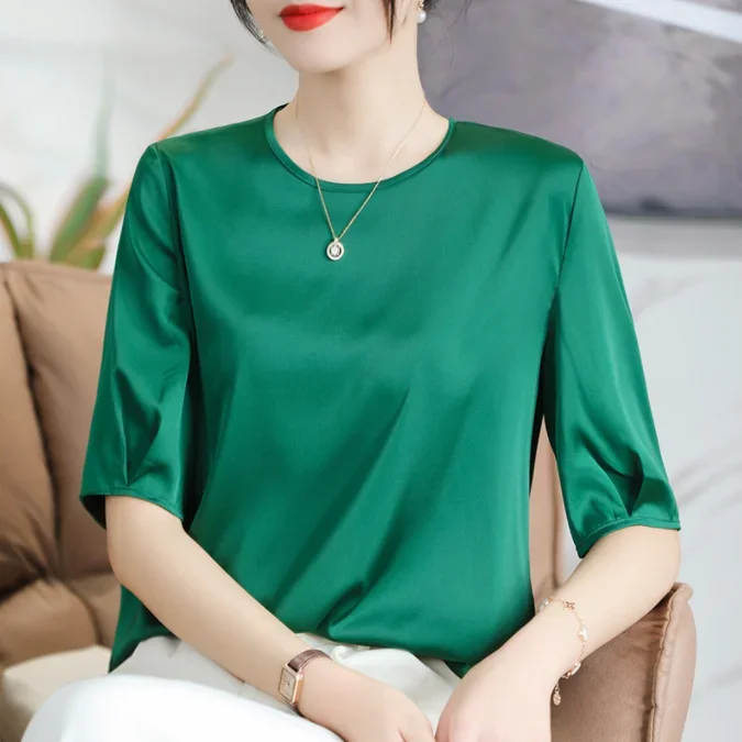 

Half sleeved women's bottom top with summer round neck