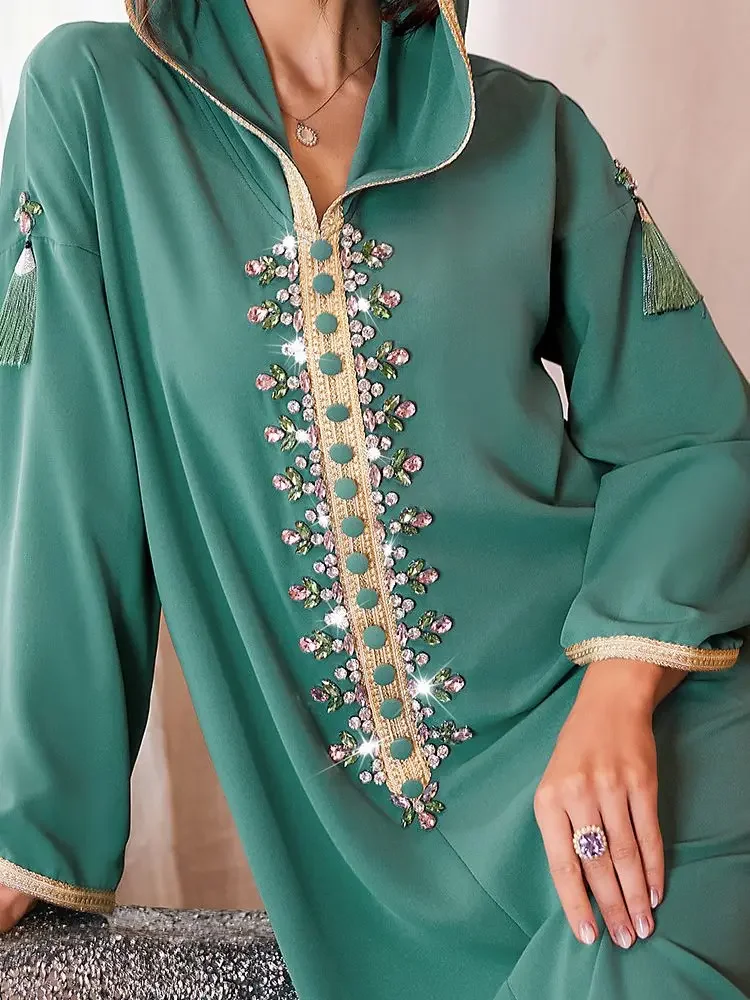 جلابية خضراء بتطريز ناعم