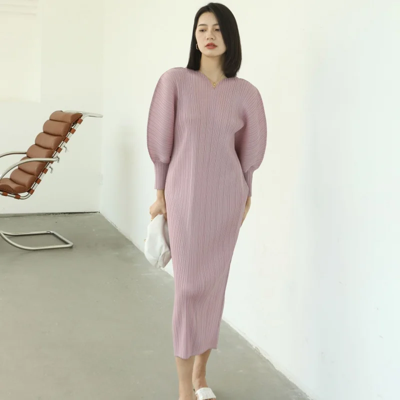 

Free Shipping MIYAKE Pleated Style Wrinkled designer's loose and slimming heart-shaped dress with arm covering flesh [2903]