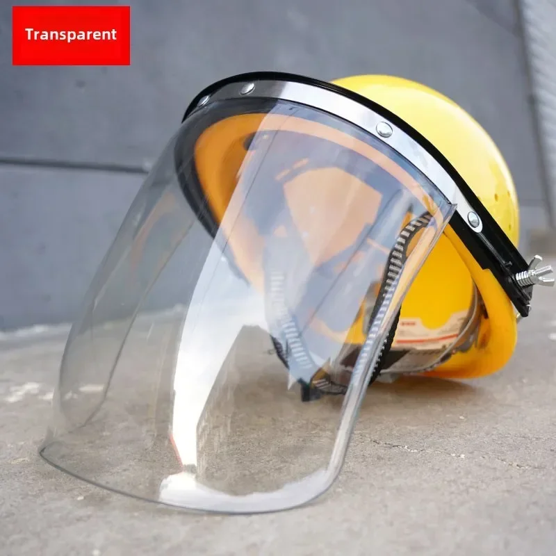 Femme portant des lunettes de protection écran anti-lumière bleue en télétravail
