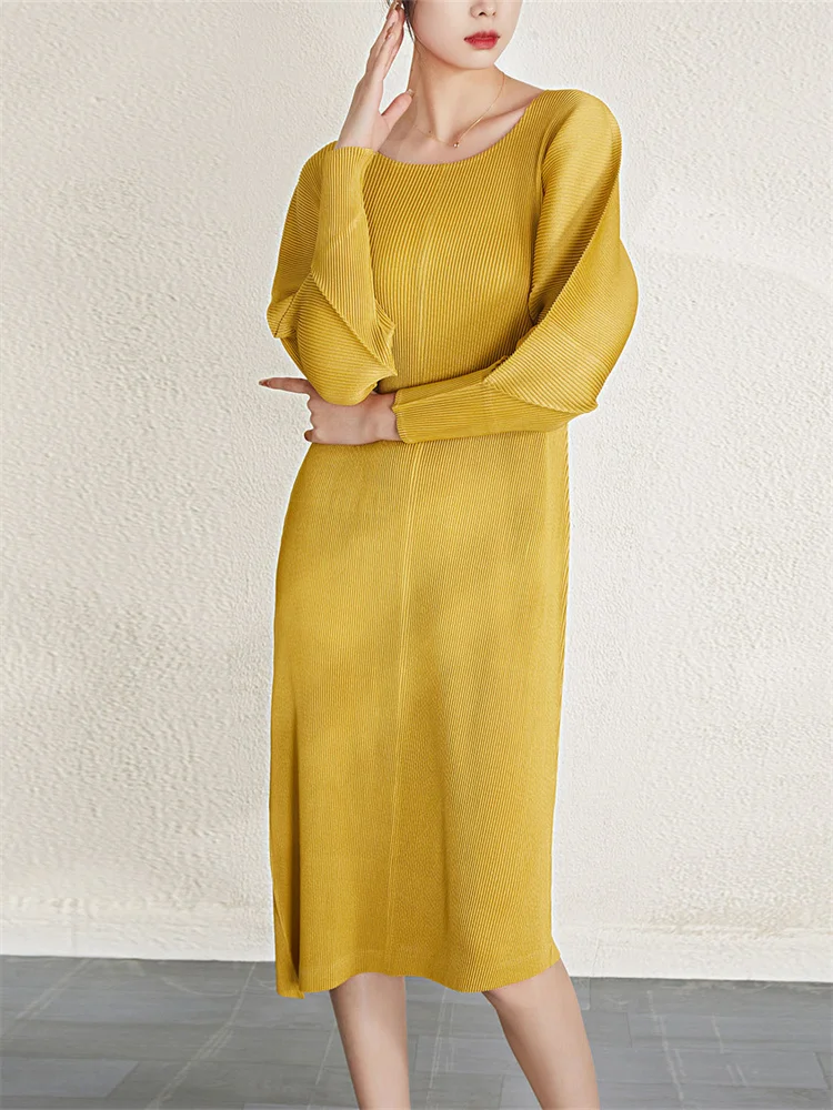 

Miyake Fashion Women's Pleated Dress Loose Full Sleeves O-neck Solid Female Evening Party Clothes Spring 2023 New Trend Dresses
