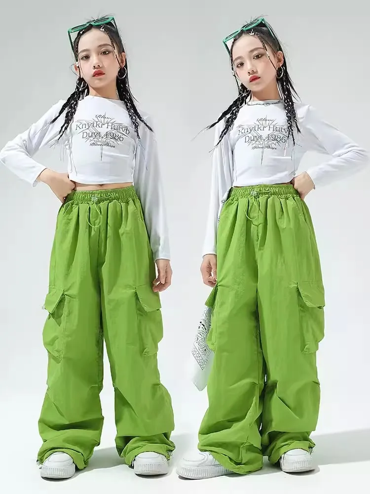 

2023 модная одежда для девочек, белый укороченный топ, зеленые брюки, свободная одежда для тренировок, костюм для танцев в стиле хип-хоп, костюм для выступлений в стиле K-POP, BL11534