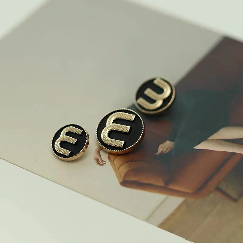 

6 шт., круглые металлические пуговицы с буквами м