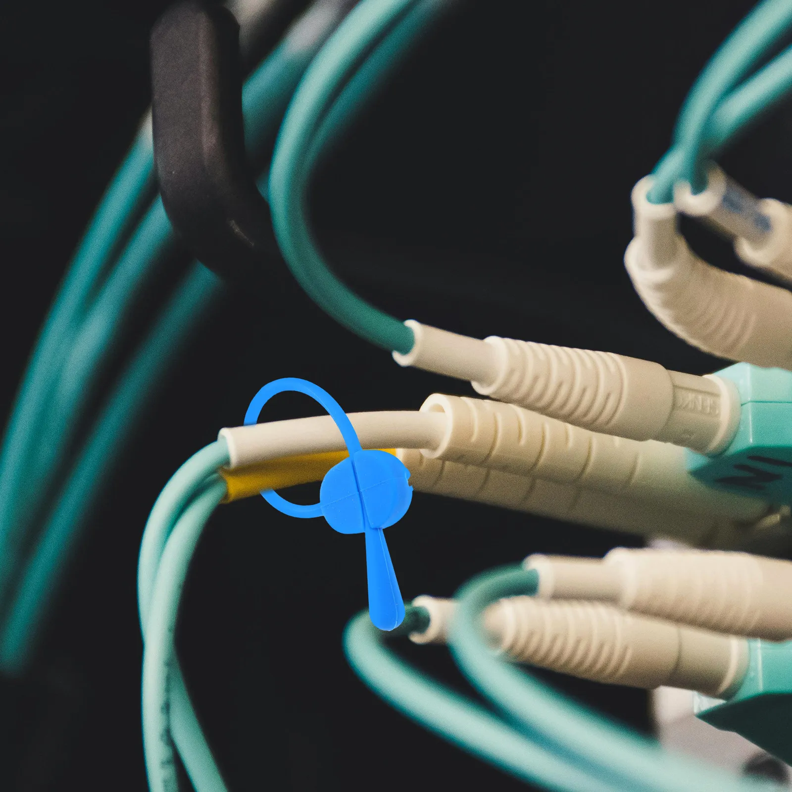 16개 재사용 가능 실리콘 케이블 타이 와이어 정리기 코드 스트랩 가정 사무실 차고 케이블 관리 코드 랩