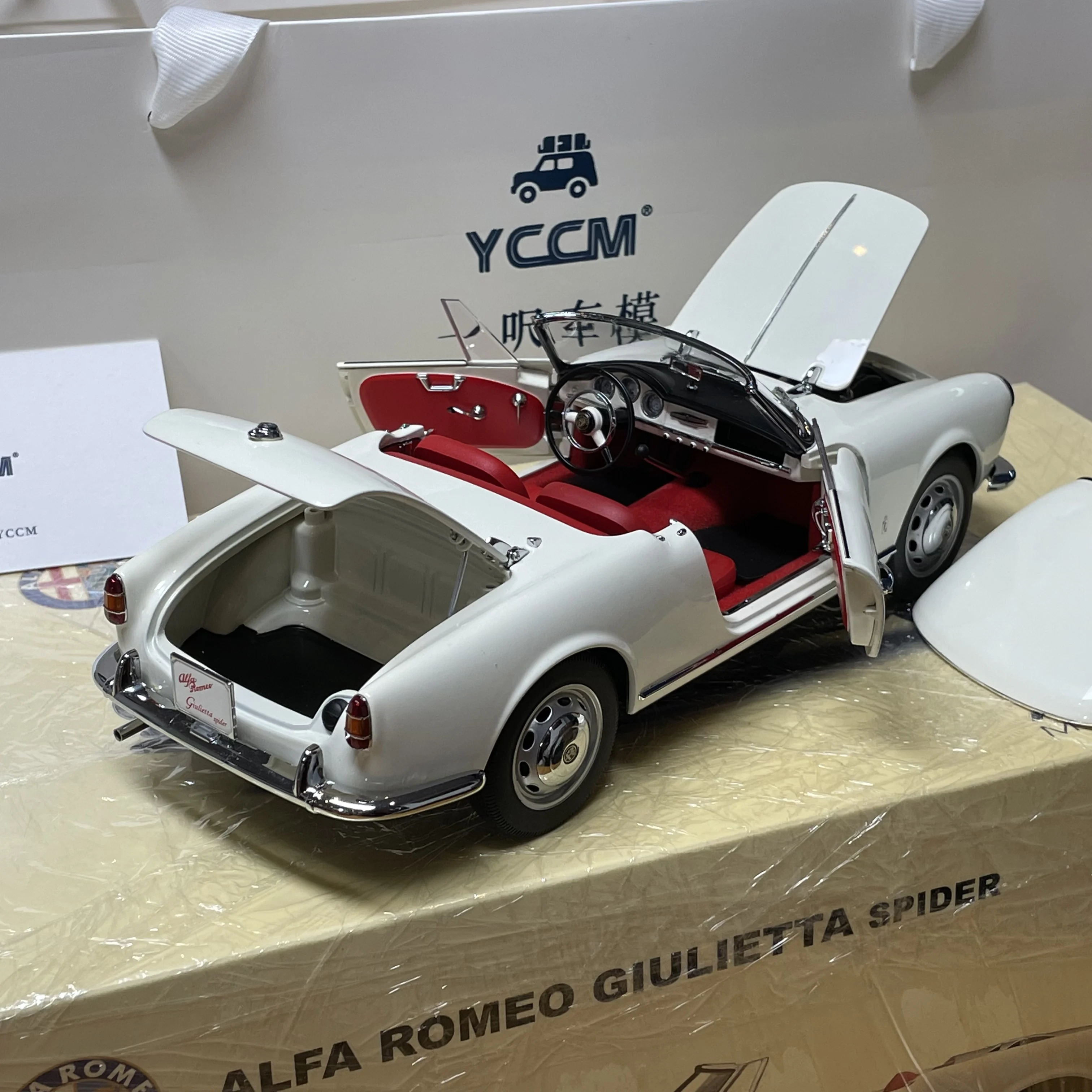 オートアート１/１８ アルファロメオ ジュリエッタ １３００ スパイダー１９５７ AUTOART 70157 Scale 1/18 | ALFA ROMEO GIULIETTA 1300 SPIDER