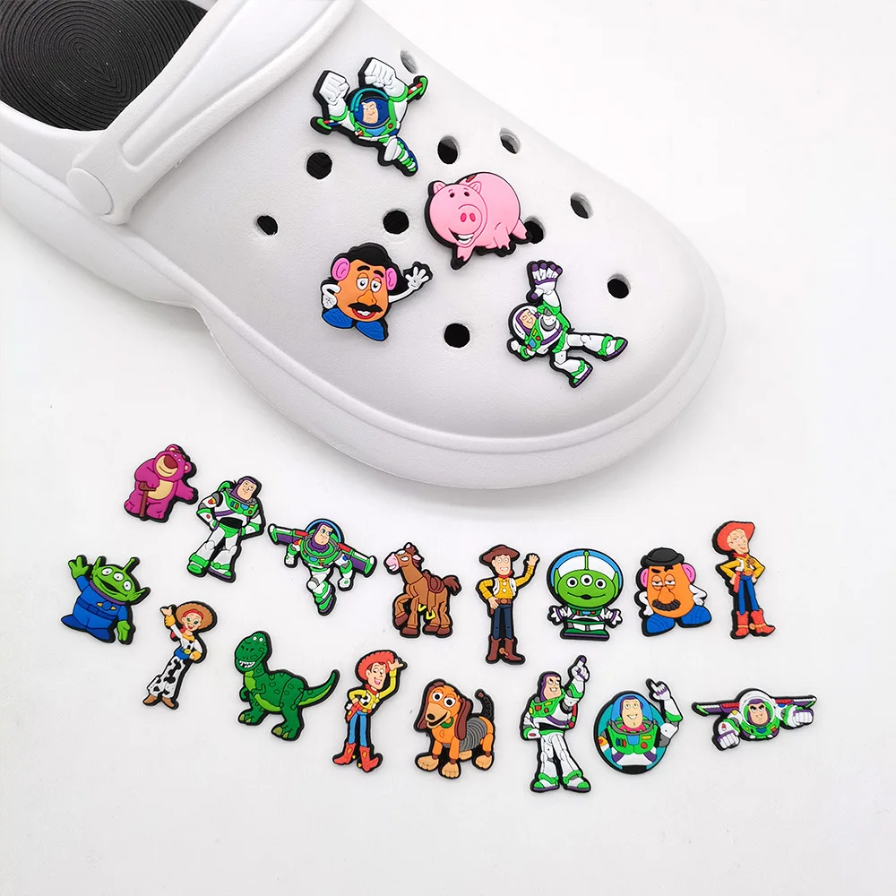New Disney Sapato Encantos PVC Dos Desenhos Animados Shrek Croc Tamancos  Sandálias Jardim Acessórios Sapato Engraçado Jibz para Crianças Boy Party